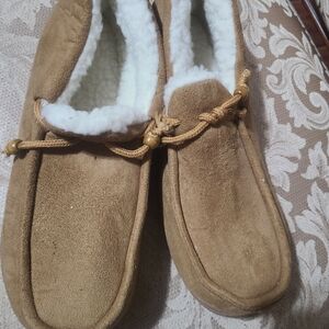 Source Unknown Tan Suede-Look Women's Fleece-Lined Slippers